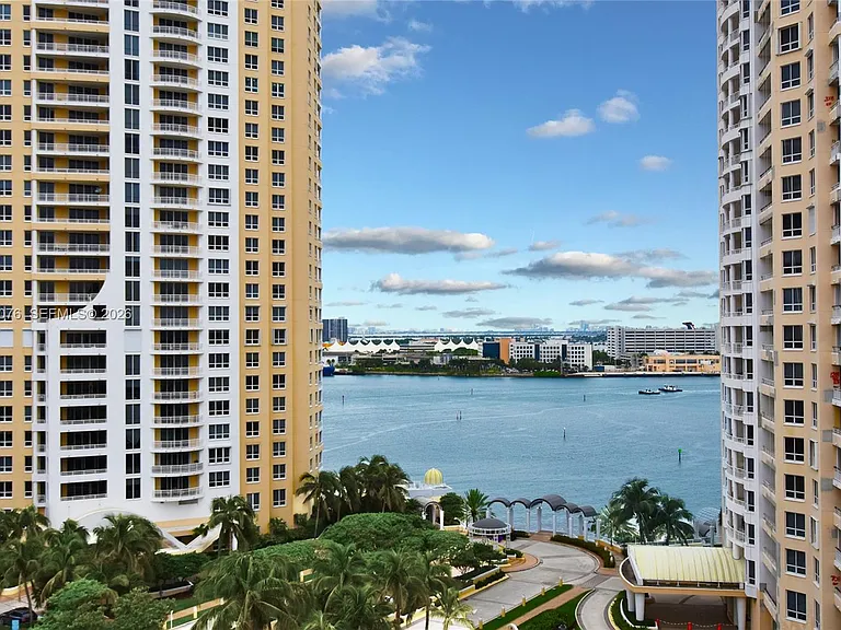 540 Brickell Key Dr #1414 — Photo 2