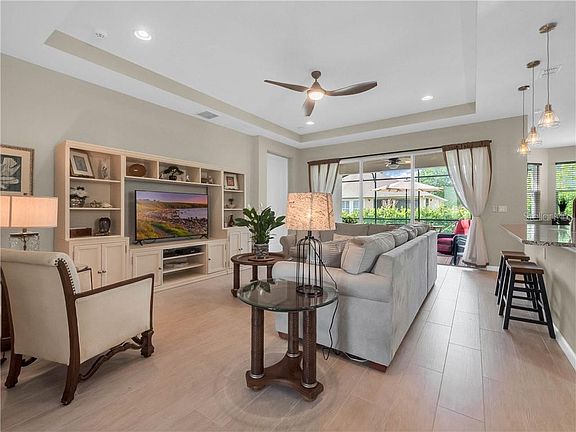 4th image of 1428 Palisades Ln