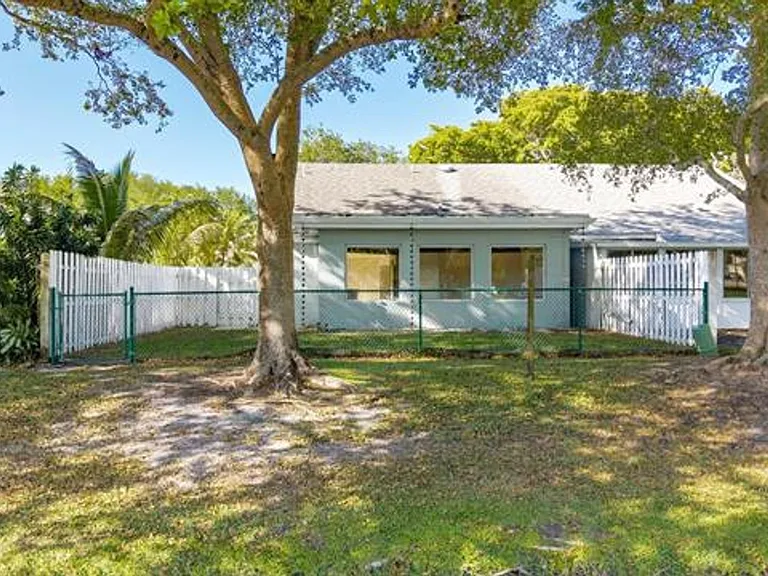 11110 SW 9th Pl — Photo 4