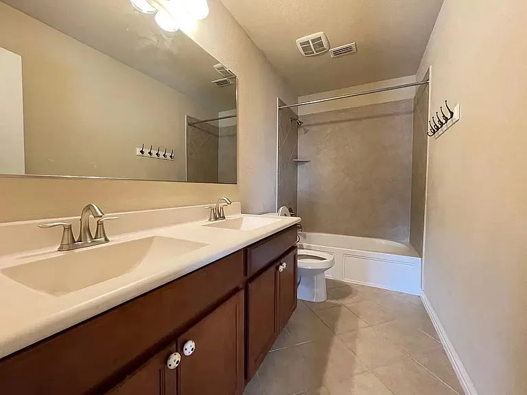 1700 Medina Ln — Photo 19