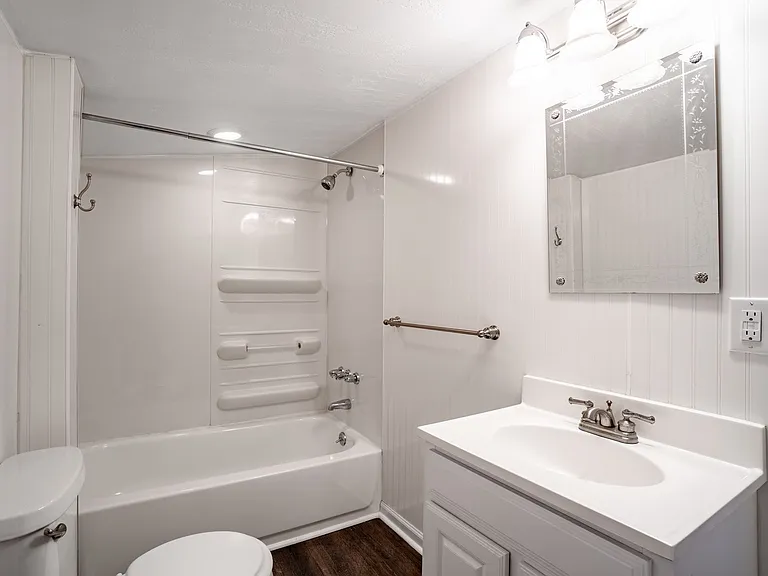 2407 Sarah St — Photo 11