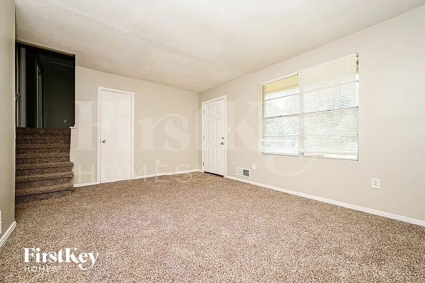 3 bed, 2.0 bath, 1448 sqft, $1,965 — Photo 2