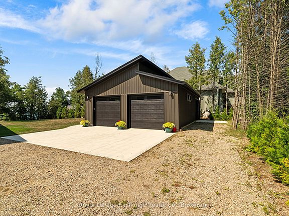 3rd image of 84543 Ridge Dr