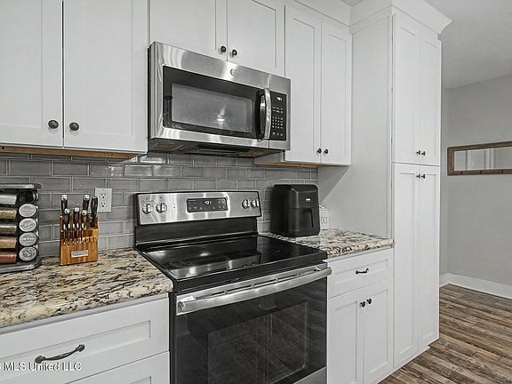 5th image of 427 Christi Ln