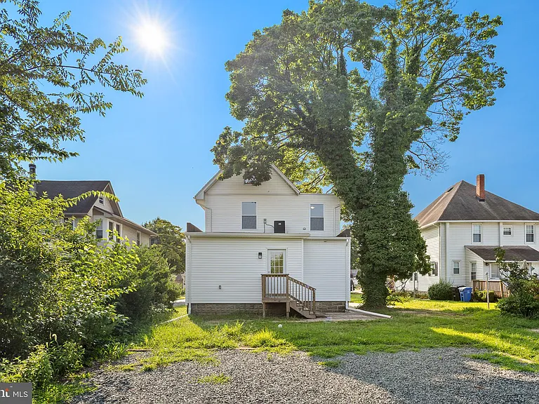 118 Turner St — Photo 42