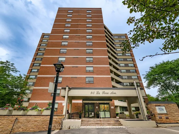 95 La Rose Ave #105, Toronto, ON M9P 3T2