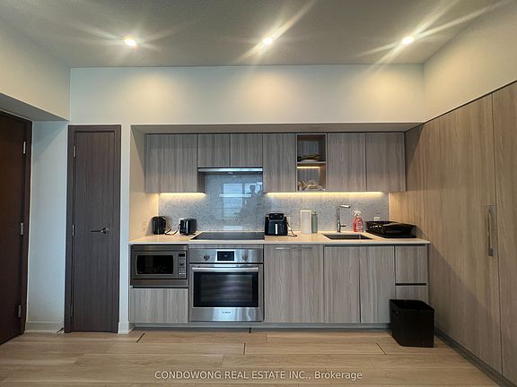 2nd image of 17 Bathurst St #3315