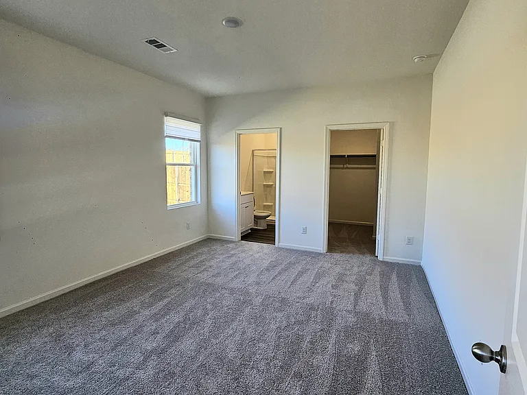 2103 Meadow Park Dr — Photo 8