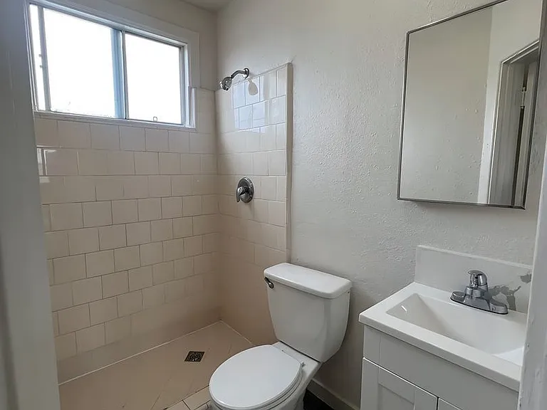 10019 S Hoover St #7A — Photo 4