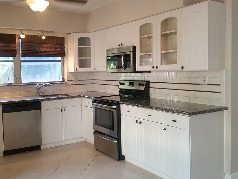 1500 NE 25th Ct — Photo 7