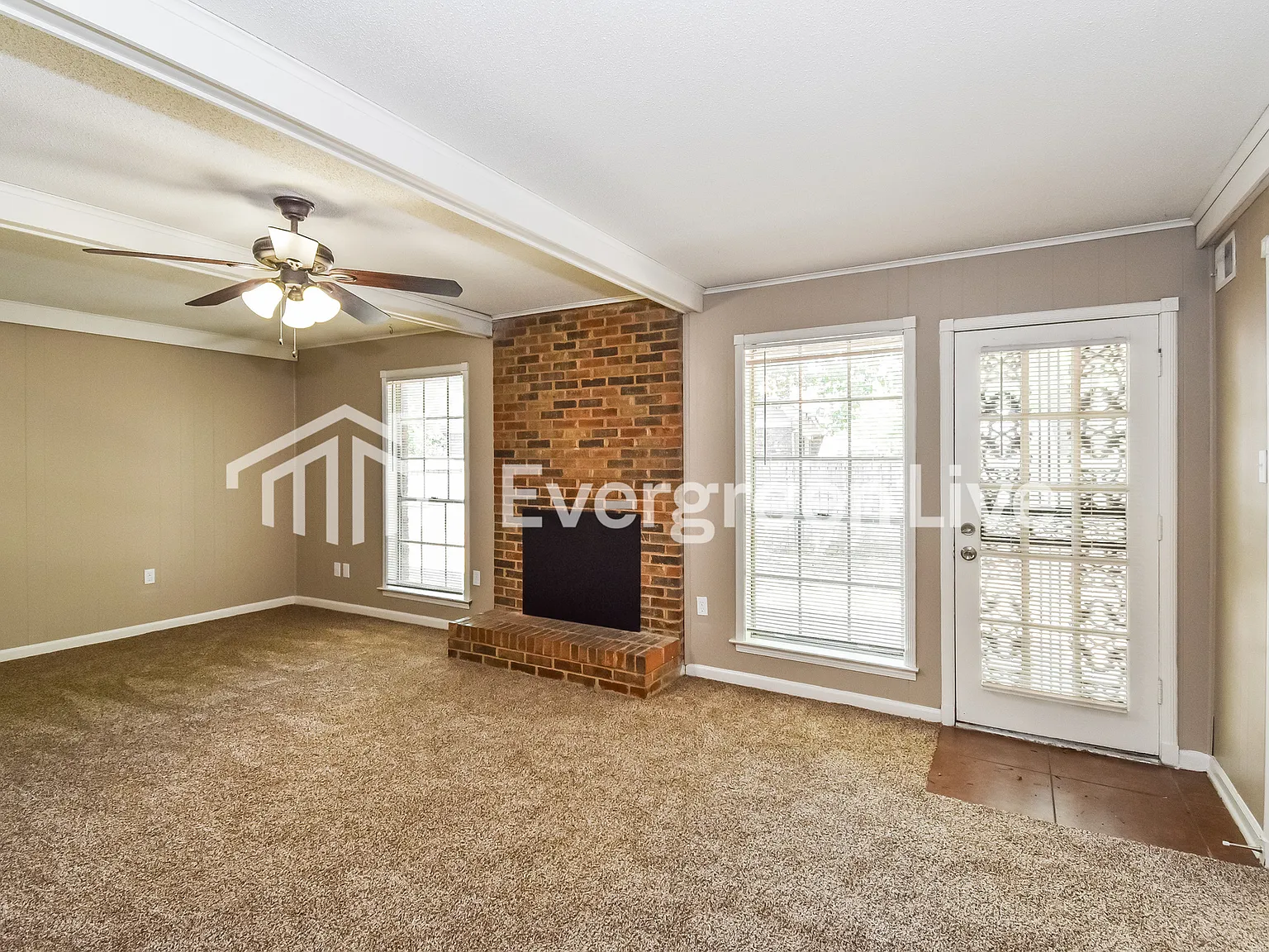 4 bed, 2.0 bath, 2156 sqft, $1,595 — Photo 3