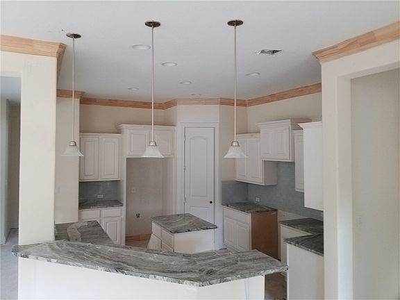 5th image of 15 Sunshine Cir