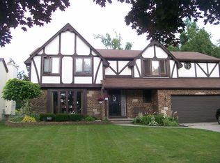 105 Bramble Rd, Williamsville, NY 14221