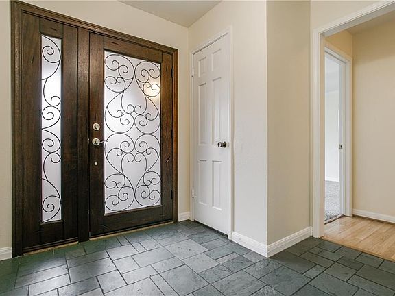 3rd image of 3925 Georgian Dr