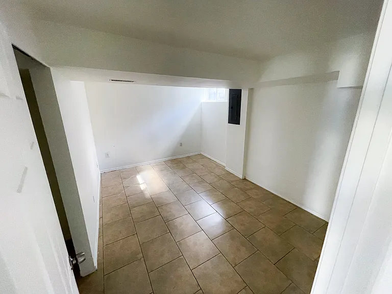 3332 S Holly St — Photo 11