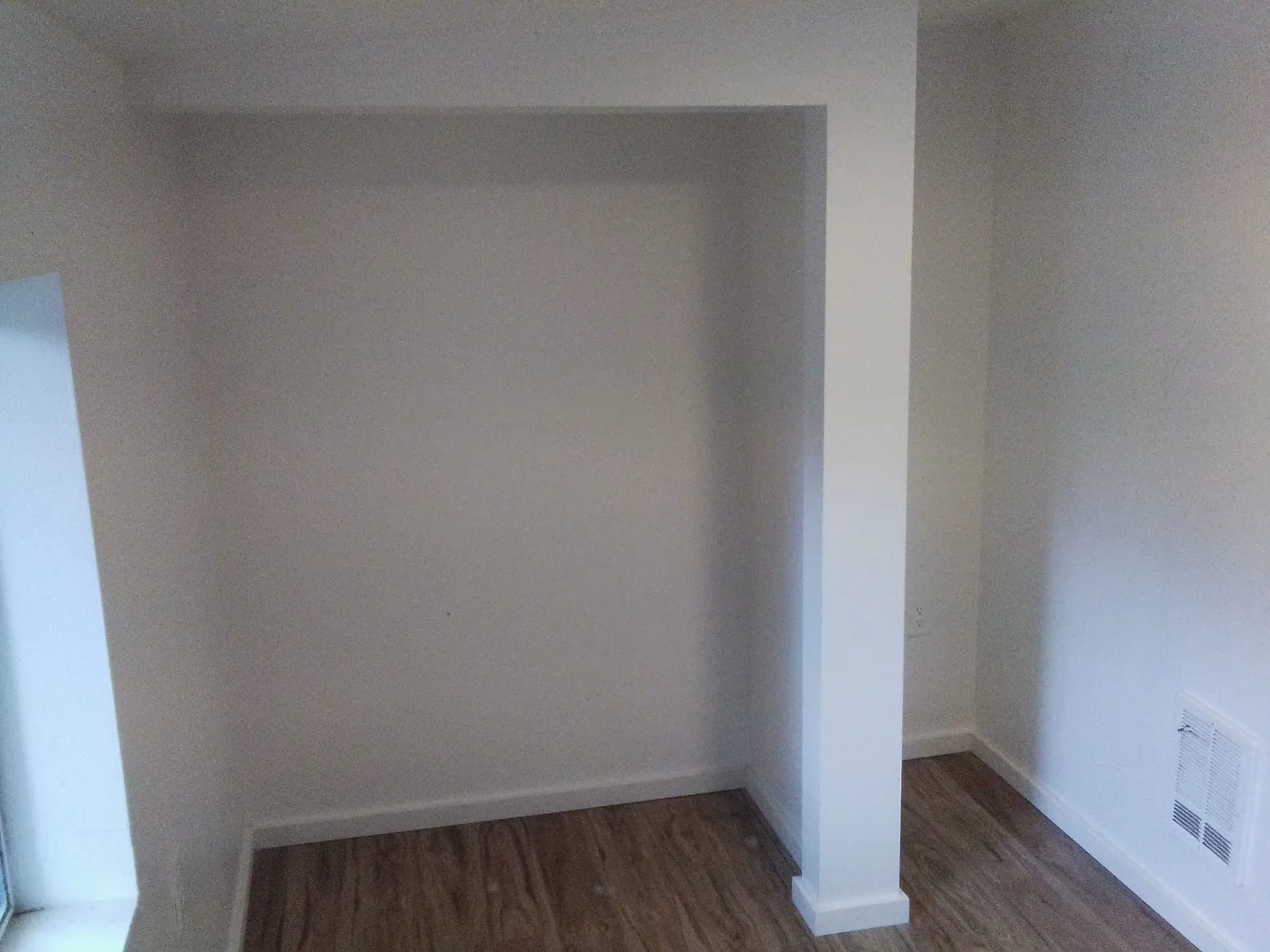 2 bed, 530 sqft, $2,300 — Photo 2