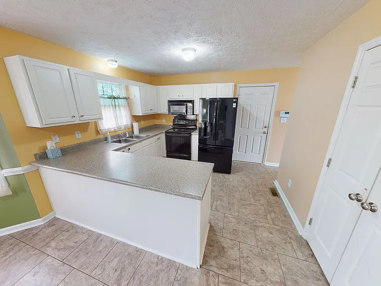 2438 Larwood Dr — Photo 14