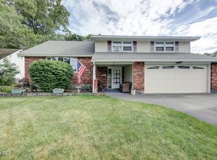 46 Cindy Crest Dr, Schenectady, NY 12306