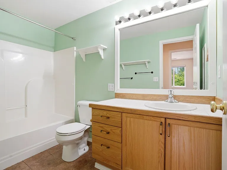 307 NW Angela Ln — Photo 13