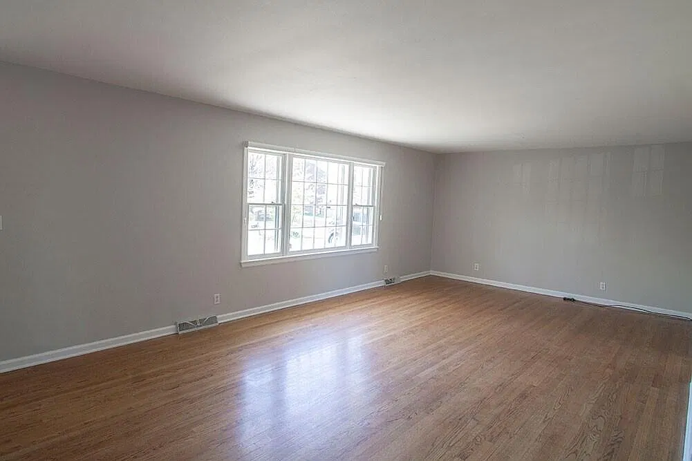 3 bed, 2.5 bath, 2312 sqft, $2,300 — Photo 3