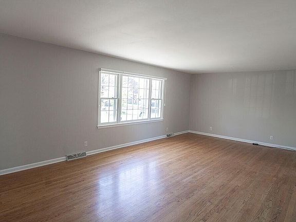 3rd image of 2207 Bushnell Dr