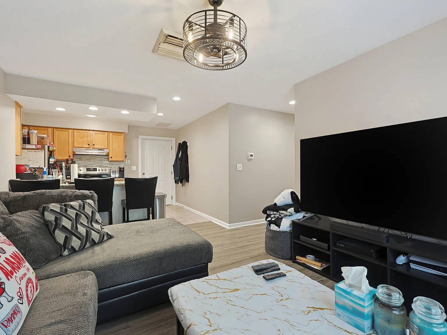 2 bed, 766 sqft, $2,600 — Photo 3
