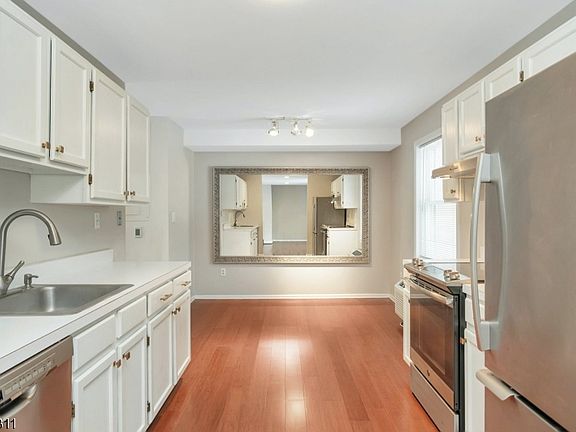 5th image of 50 Pine St APT 211