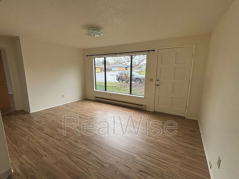 2 bed, 1.0 bath, 660 sqft, $1,050 — Photo 4