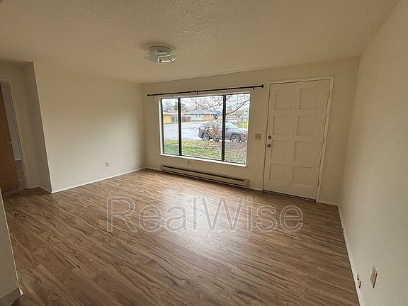 4th image of 241 NW Rose St