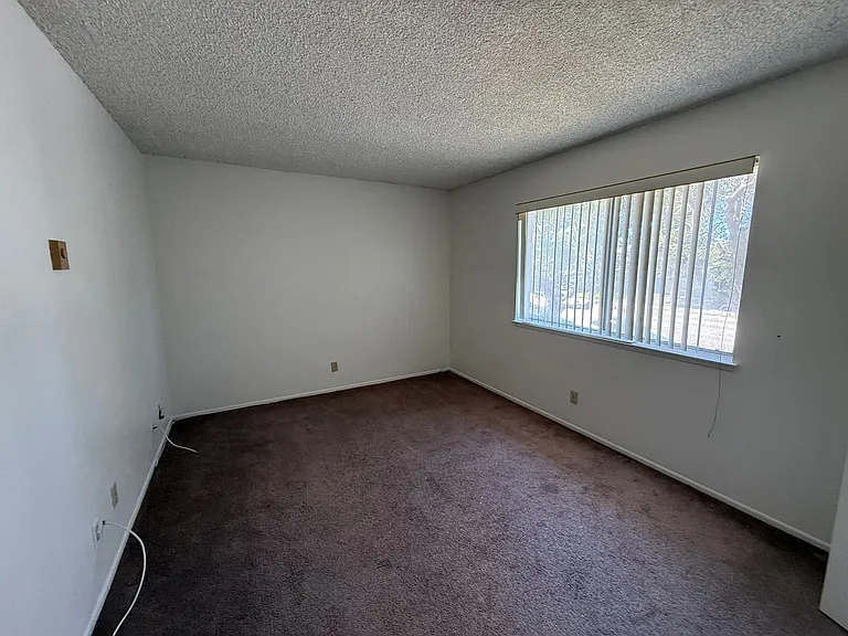 752 W Hemlock St — Photo 9