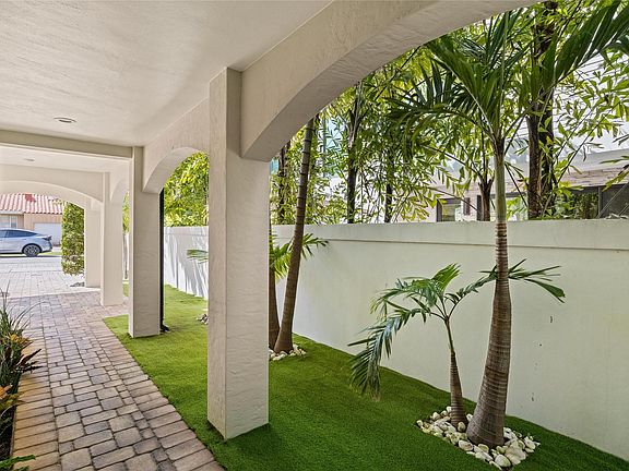 3rd image of 1625 NE 1st Street #*