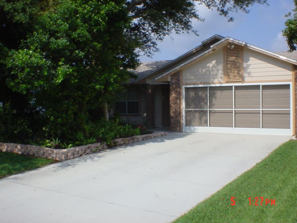 1st image of 542 Pemberton Ave