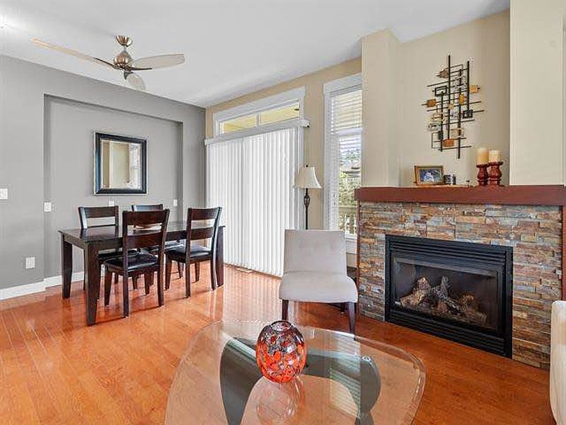 Surrey Townhouse for rent - 4 Bedrooms — photo 4