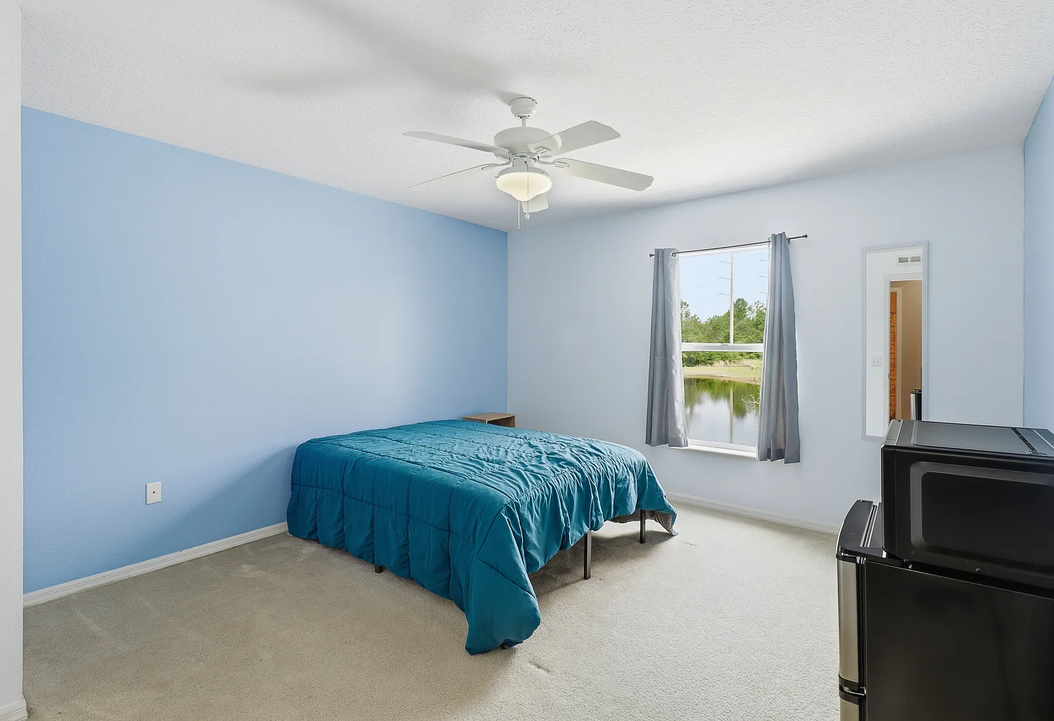 4 bed, 2.5 bath, 2790 sqft, $900 — Photo 3