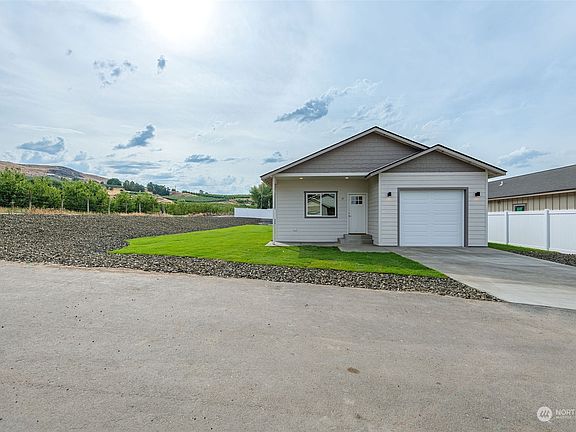 2nd image of 15 Lavon Lane