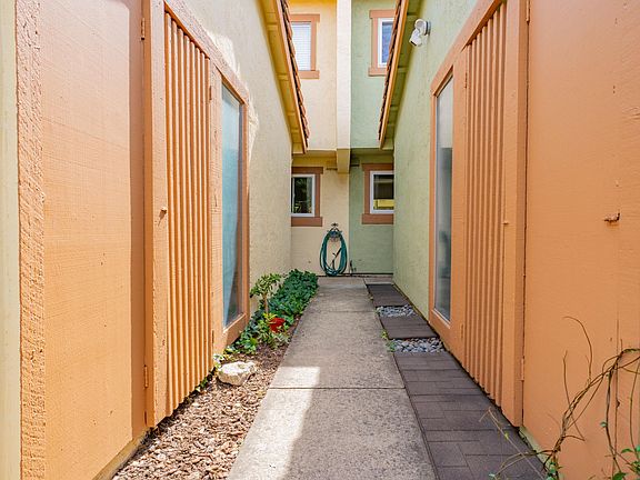 3rd image of 706 Cypress Ln