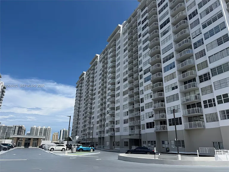 18031 Biscayne Blvd #601 — Photo 1