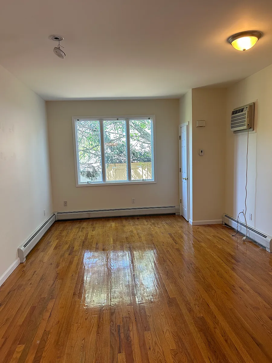 Building Photo - 157 Downes Ave #2