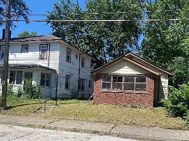 2252 N Harding St — Photo 3