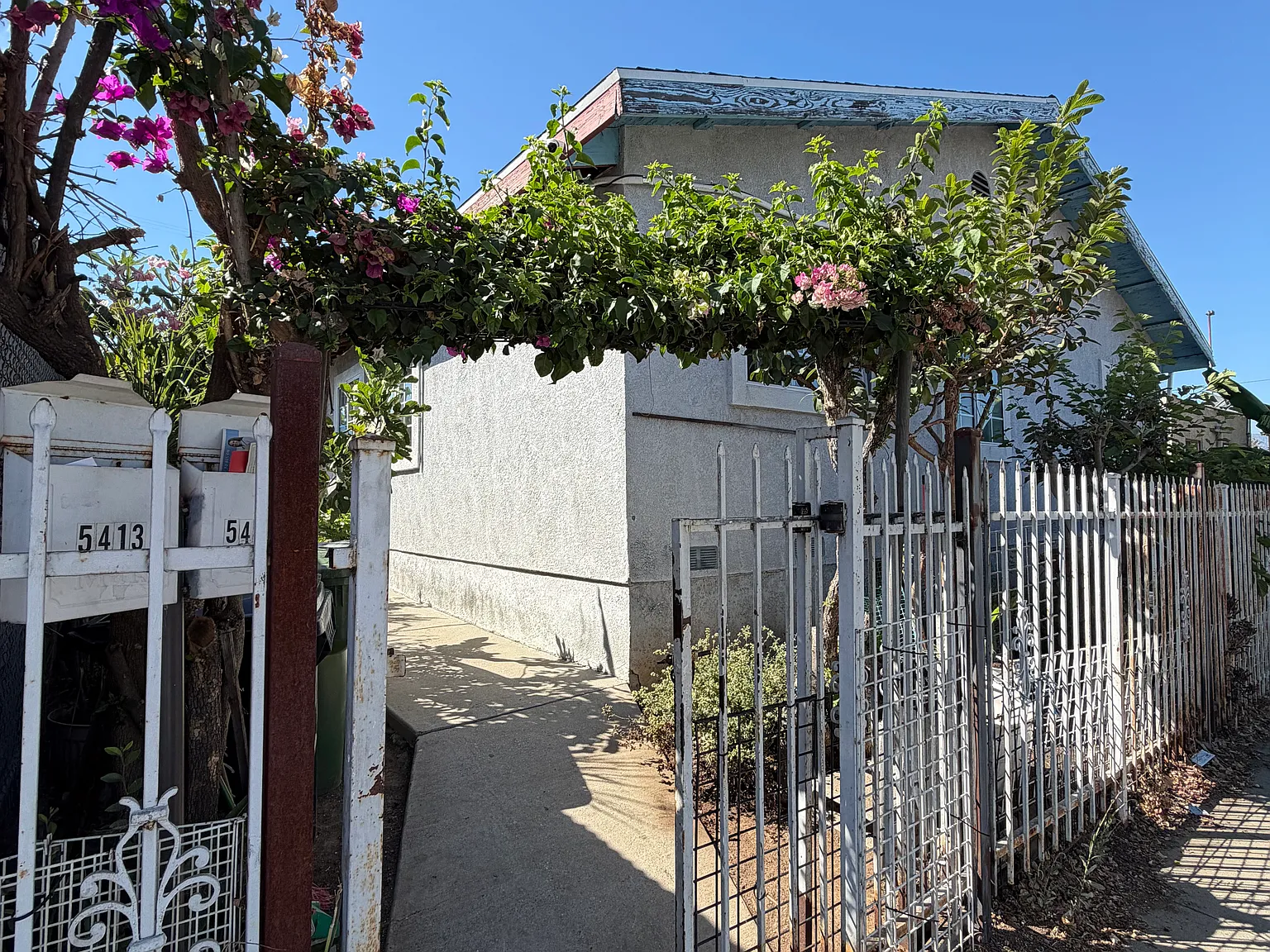 3 bed, 1080 sqft, $2,600 — Photo 2