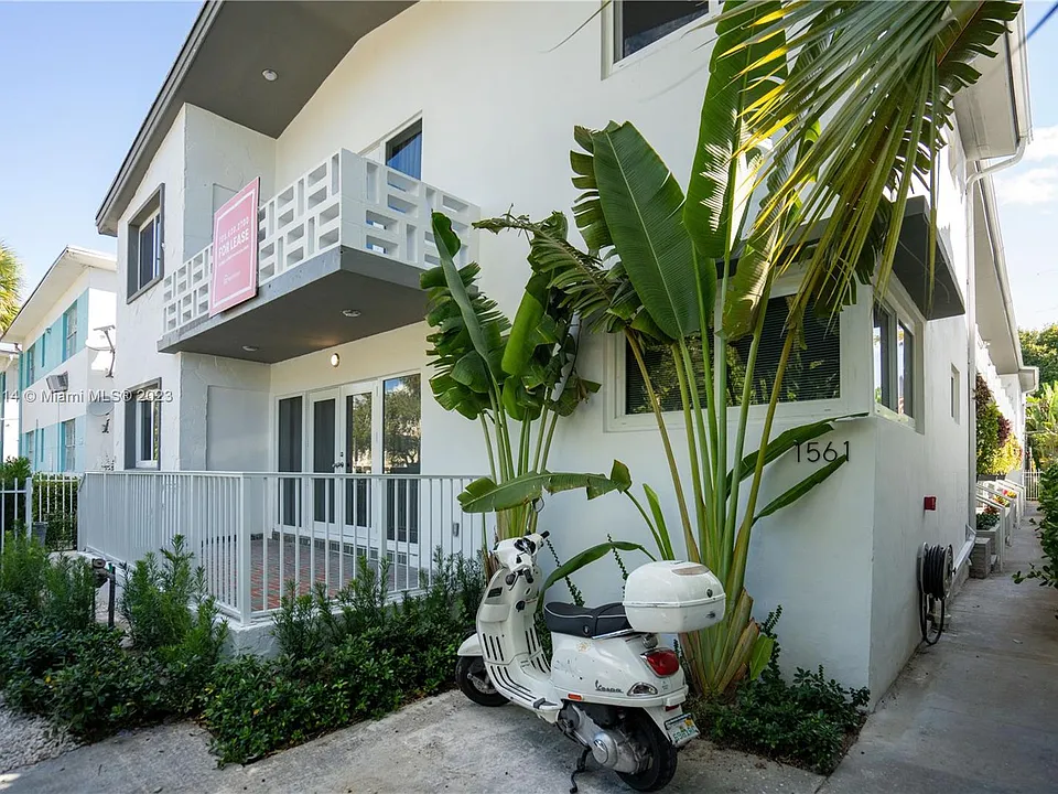 1561 Jefferson Ave #6