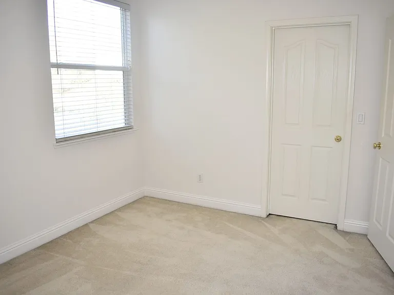 630 Rogers Cir — Photo 22
