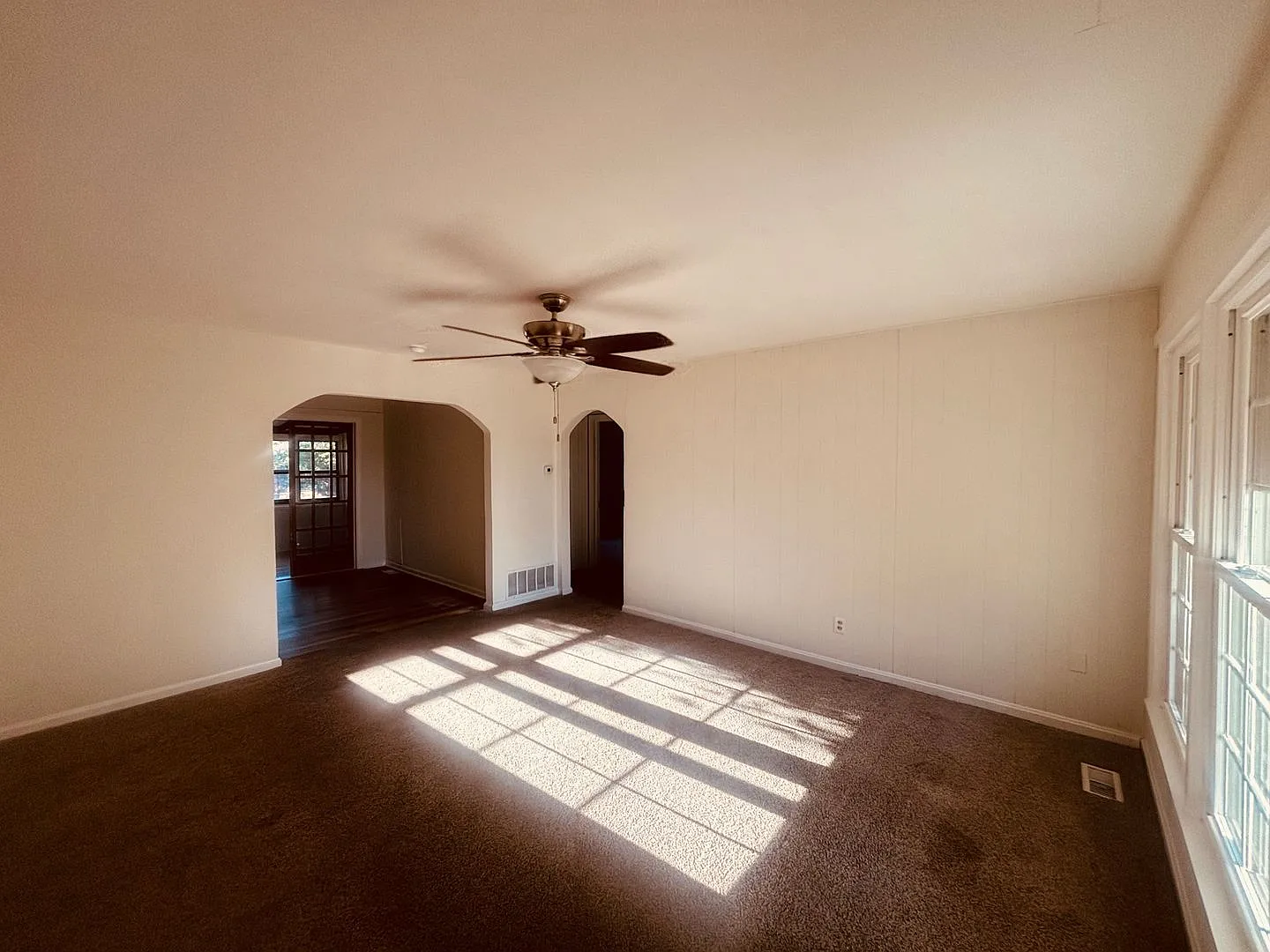 3-Bedroom 1.5 Bath with Attached Garage located near Near WSU- Available Now! — Photo 2