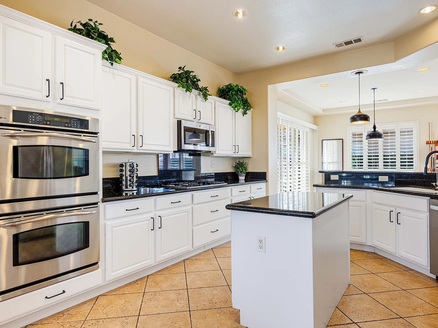 4 bed, 2803 sqft, $10,000 — Photo 4