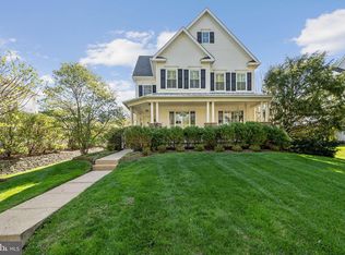 896 Station St, Herndon, VA 20170