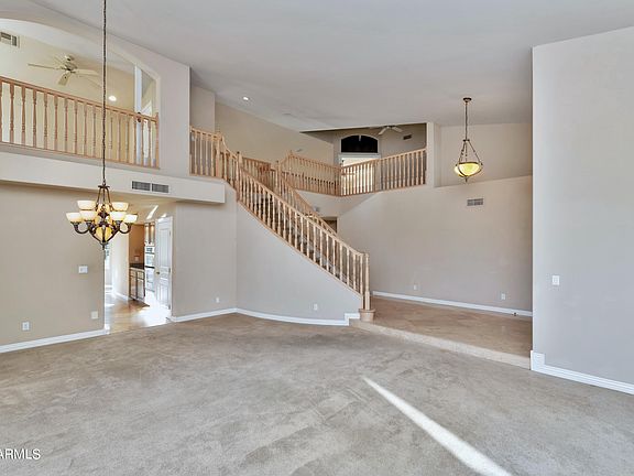 4th image of 1101 E Brook Hollow Dr
