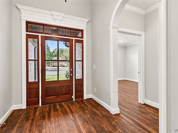 4th image of 2401 Maple Ridge Dr