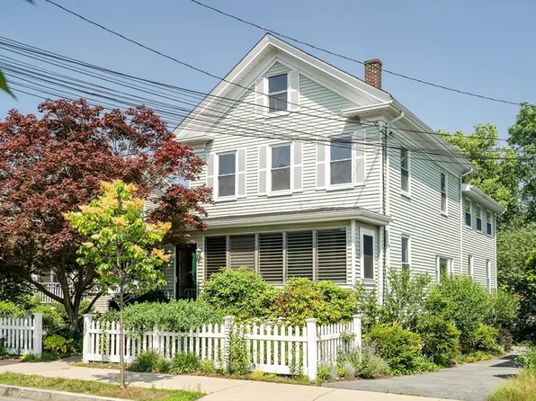 121 Myrtle St, Melrose, MA 02176