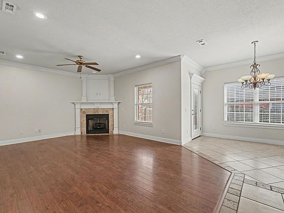 4th image of 1610 Oakwood Ave
