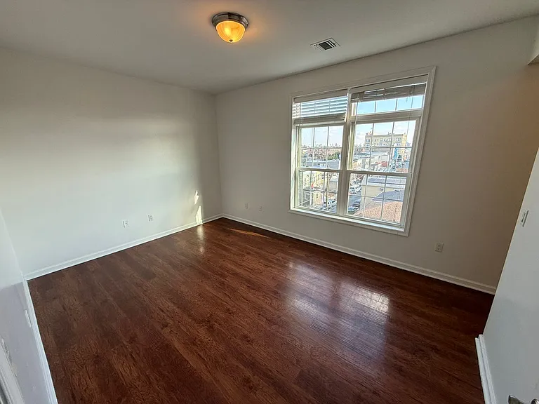 5609 Jefferson St #52E — Photo 9